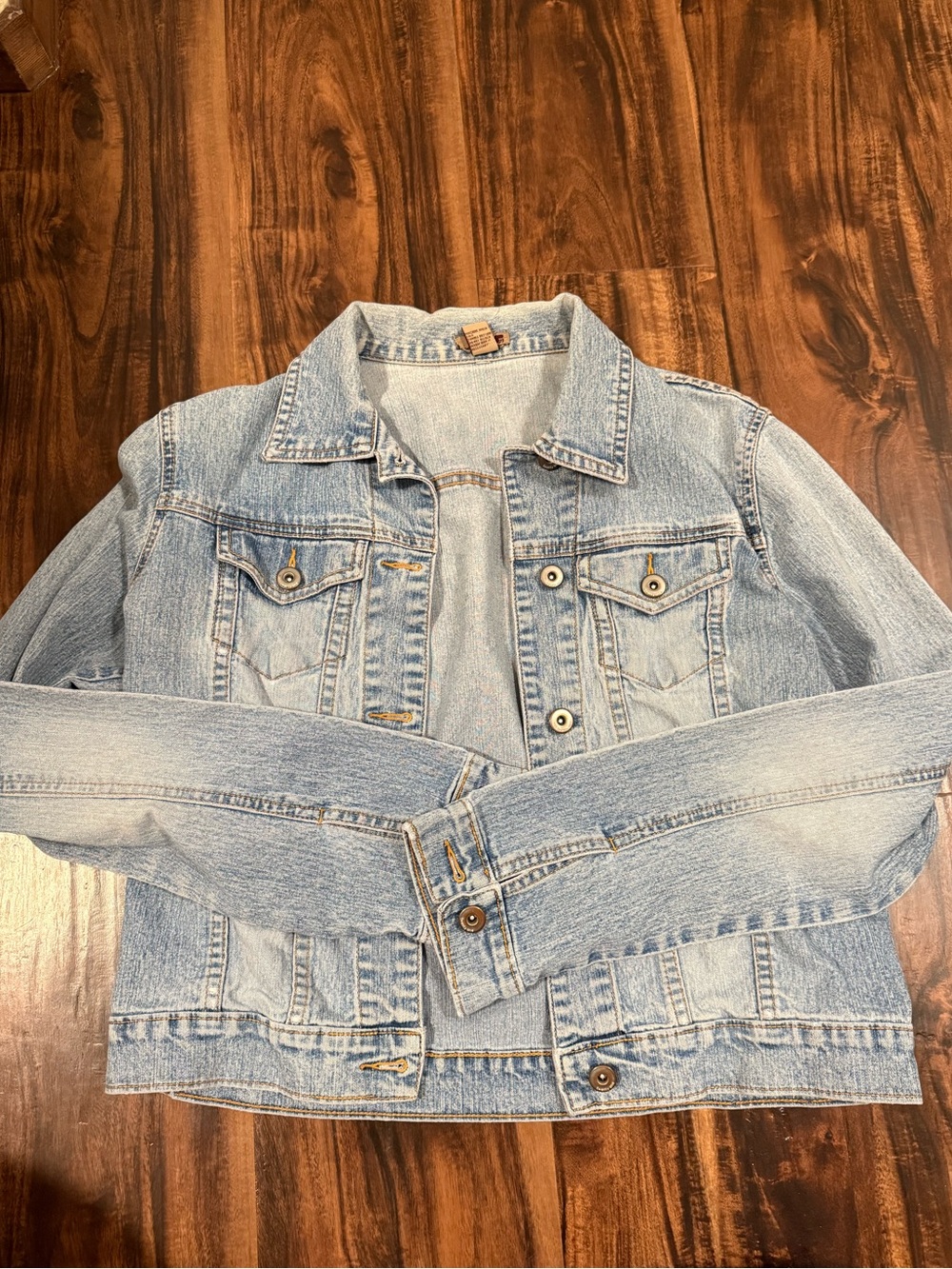 Forever 21 Light Wash Denim Jacket - Size Large (Juniors)